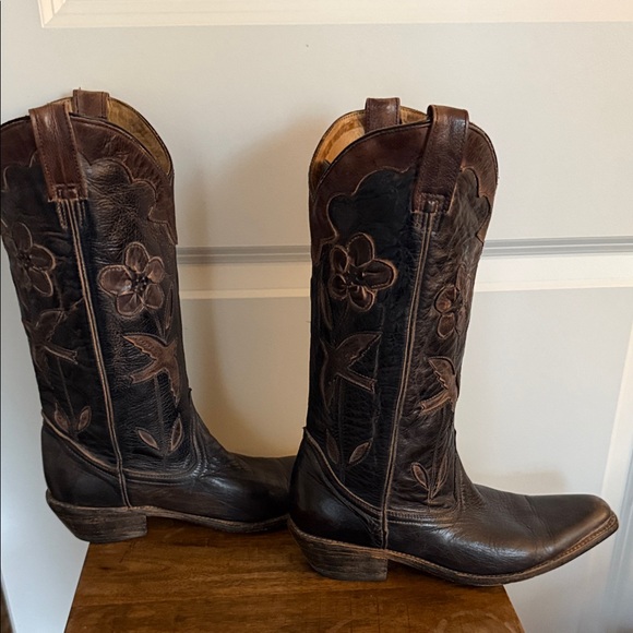 Bed Stu handcrafted sz 9/39 Black Leather Cowboy Boots with Brown Floral Design - Picture 2 of 5